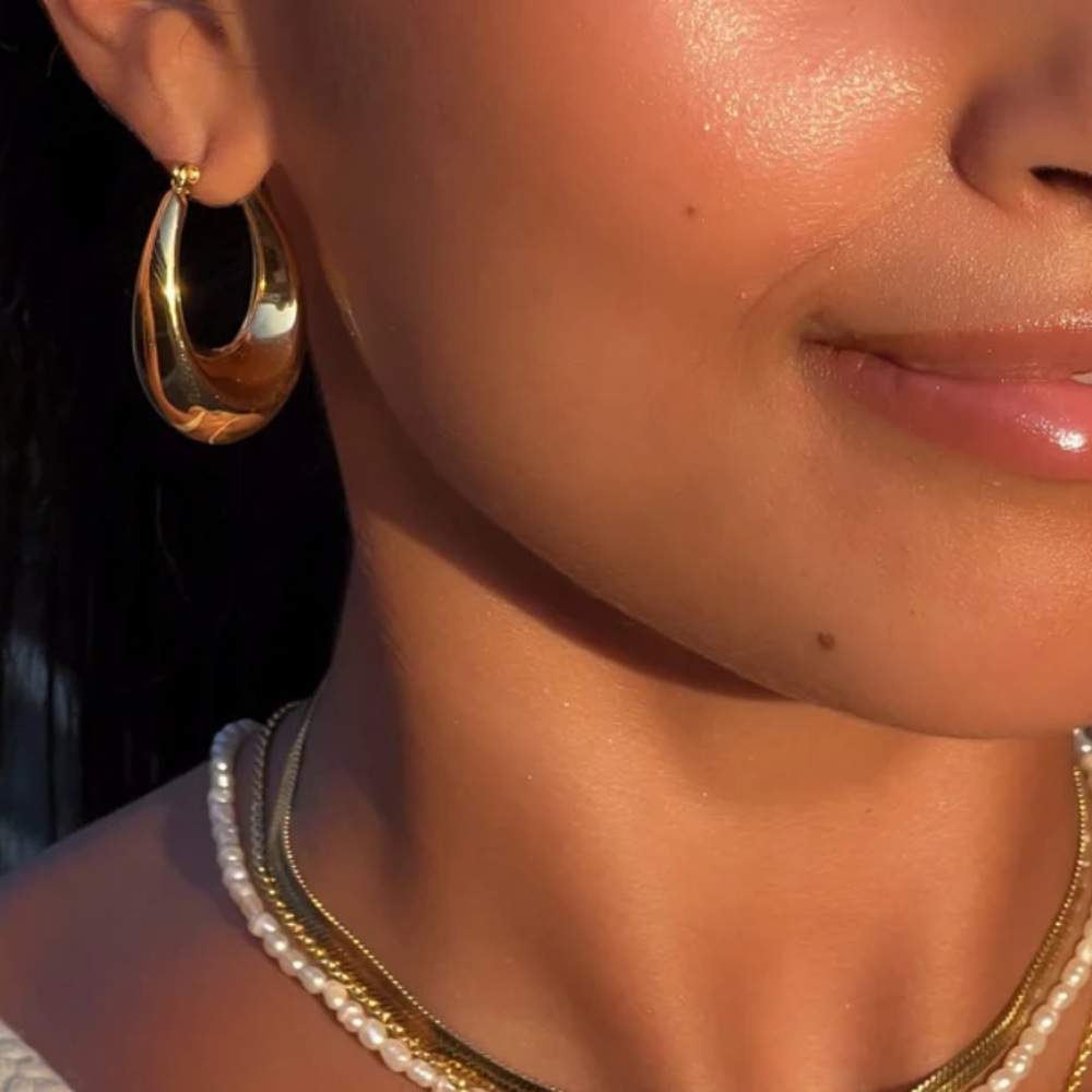 PRYA Oval Shaped Hoops - Gold Tone Alyssa Hoop Earrings Chunky Earrings Classy